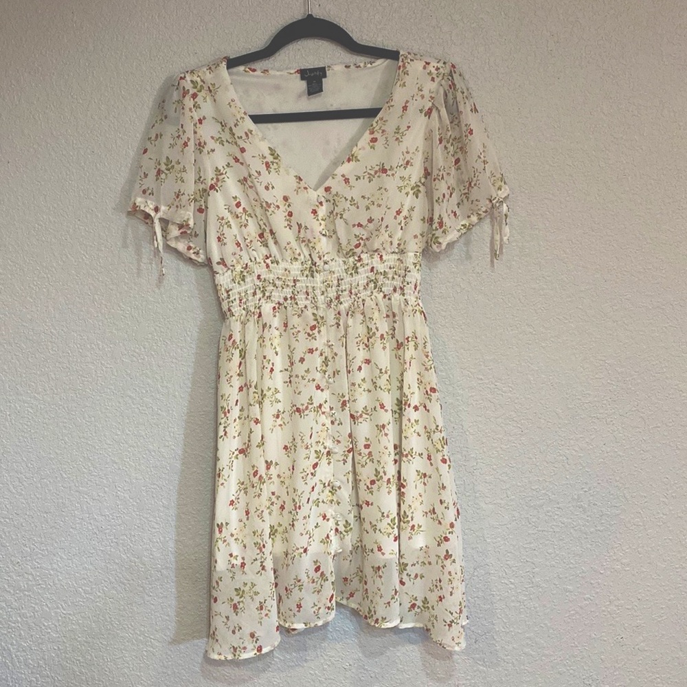 Floral dress. elastic waistband and sheer sleeves with adjustable toes!
